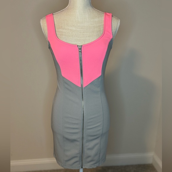 Forever 21 Barbie/80s dress - Picture 1 of 5